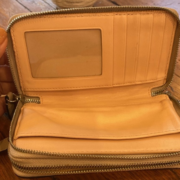 Coach Bleecker Embossed Woven Leather Wallet Emily Fawn/White
” - Picture 4 of 6